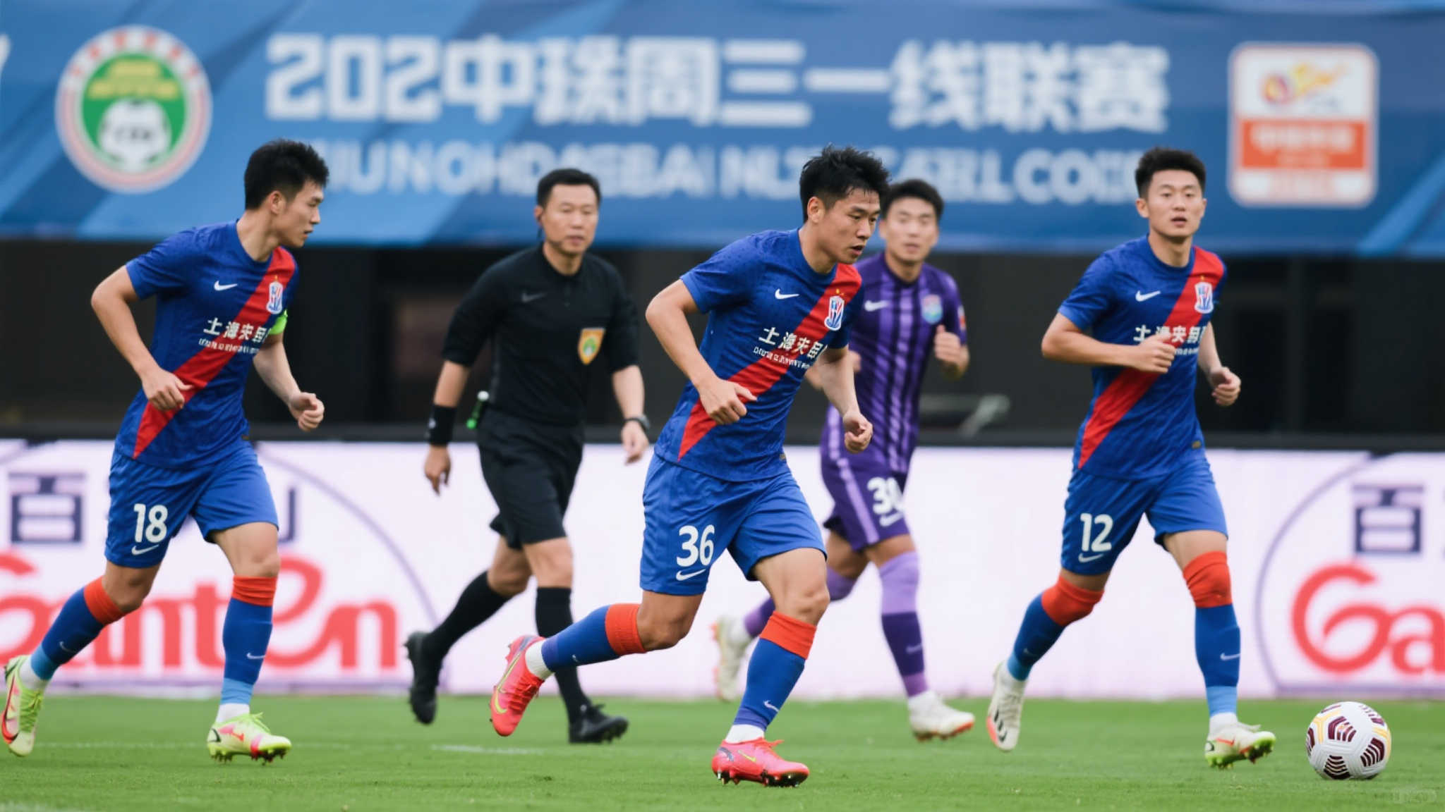 足球报:连战压力与伤病挑战,申花对阵津门虎面临考验 中超赛程密集,上海申花近几周几乎是三线作战,既要应